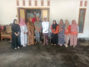 Juragan Rental Mobil Hj Budi suhartono berbagi zakat di Bulan romadhon kepada warga Masyarakat desa Ledokombo Kecamatan ledokombo